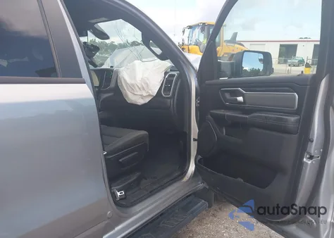 2022 Ram 1500 Big Horn 4X4 6'4 Box z USA, uszkodzony, nr VIN 1C6SRFBT4NN445528